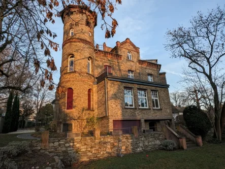 Außenansicht - Wohnung mieten in Wiesbaden - +++ MY HOME IS MY CASTLE +++Wohnen in historischem Ambiente seitlich Biebricher Allee