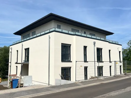 Seitliche Ansicht - Wohnung kaufen in Alzenau - **NEUBAU-Erstbezug 3-Zimmer-Wohnung mit Balkon / Fahrstuhl**