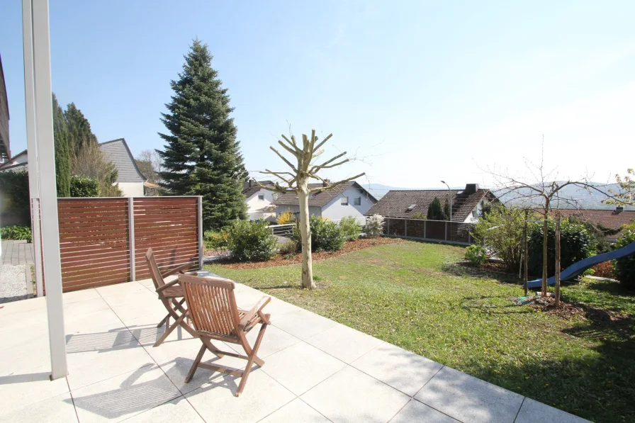 Terrasse - Wohnung mieten in Gelnhausen - Großzügige 2-Zimmer-Wohnung mit Südterrasse und Fernblick