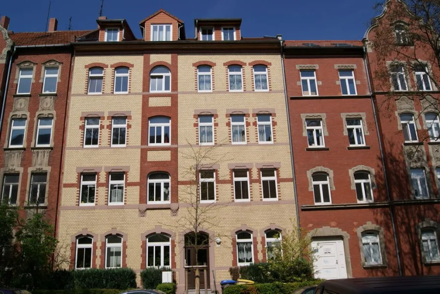 Hausansicht - Wohnung mieten in Erfurt - Im 2ten OG - Wohnraum mit offener Küche, Schlafzimmer & Duschbad