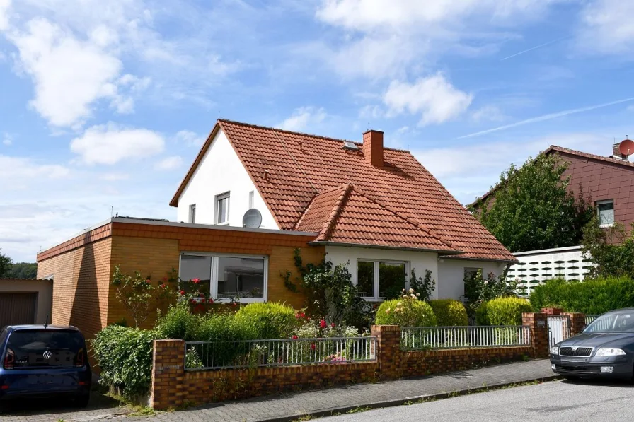 Hausansicht - Haus kaufen in Ober-Ramstadt - Ansprechendes Ein- bis Zweifamilienhaus mit herrlichem Fernblick, in angenehmer Wohnlage von Ober-Ramstadt/Eiche