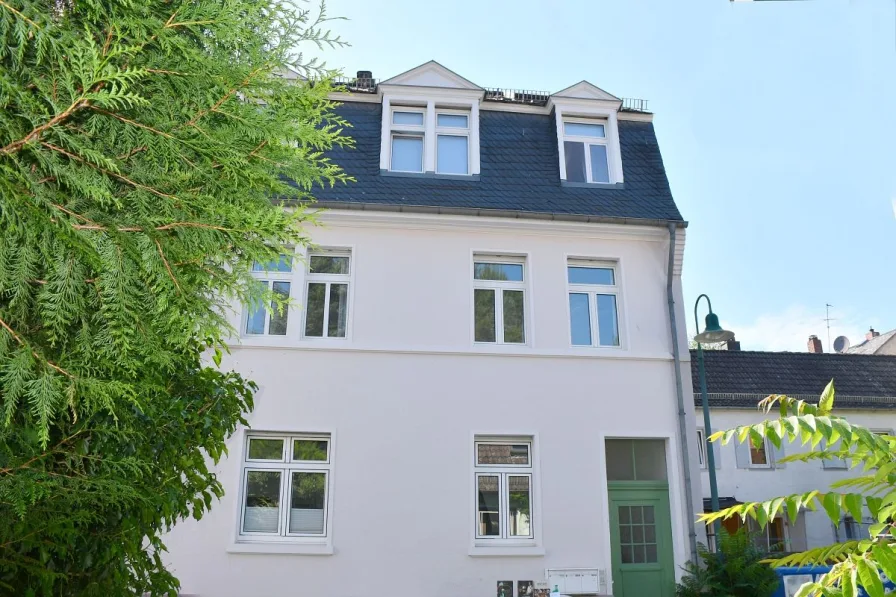 Hausansicht - Haus kaufen in Darmstadt - **RESERVIERT** Ansprechendes 3-Parteien-Jugendstilhaus in Darmstadt-Bessungen