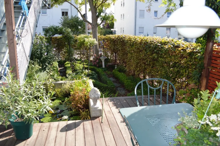 Terrasse mit Gartenzugang