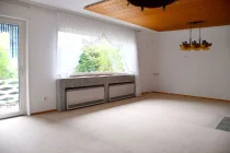 großzügiges Wohnzimmer...