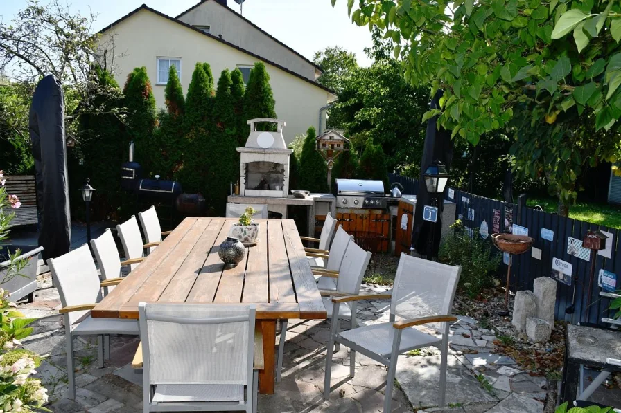 schöner Sitzplatz im Garten