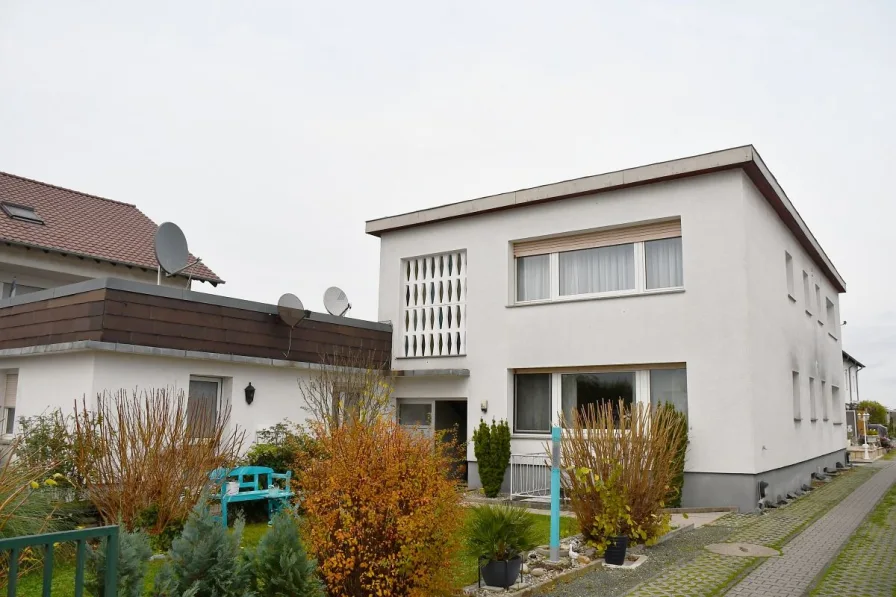 Hausansicht - Haus kaufen in Riedstadt-Crumstadt - Ansprechendes 4-Parteienhaus in Riedstadt-Crumstadt