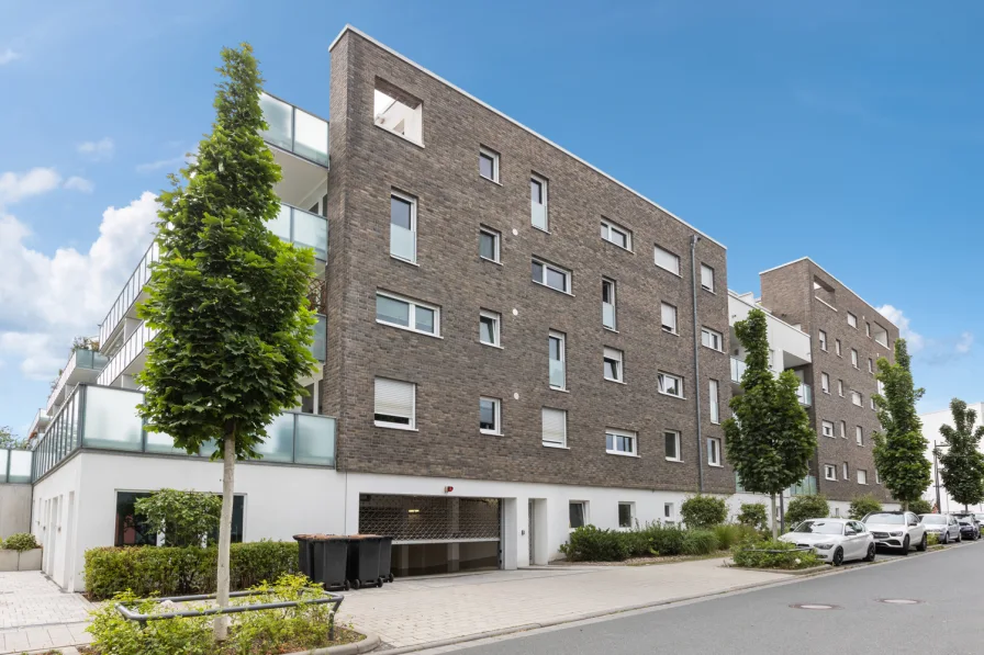 Außenansicht  - Wohnung kaufen in Frankfurt - Moderne 3-Zimmerwohnung mit Balkon und EBK