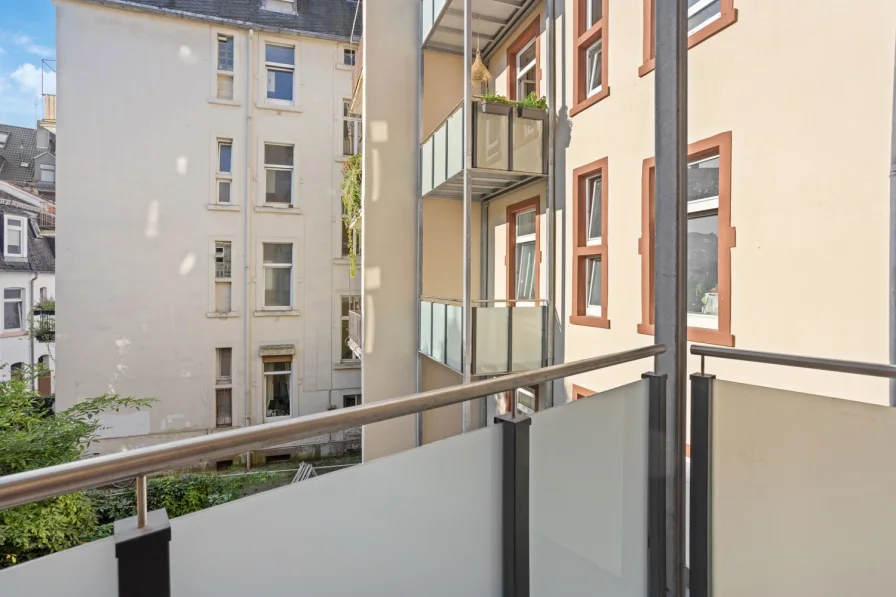 Balkon - Wohnung kaufen in Frankfurt - Sanierte Gründerzeitvilla - vermietete 2-Zimmer-Wohnung