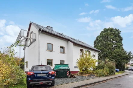 Außenansicht - Wohnung kaufen in Hattersheim - Gepflegte 4-Zimmerwohnung mit Balkon in modernisiertem 3-Familienhaus