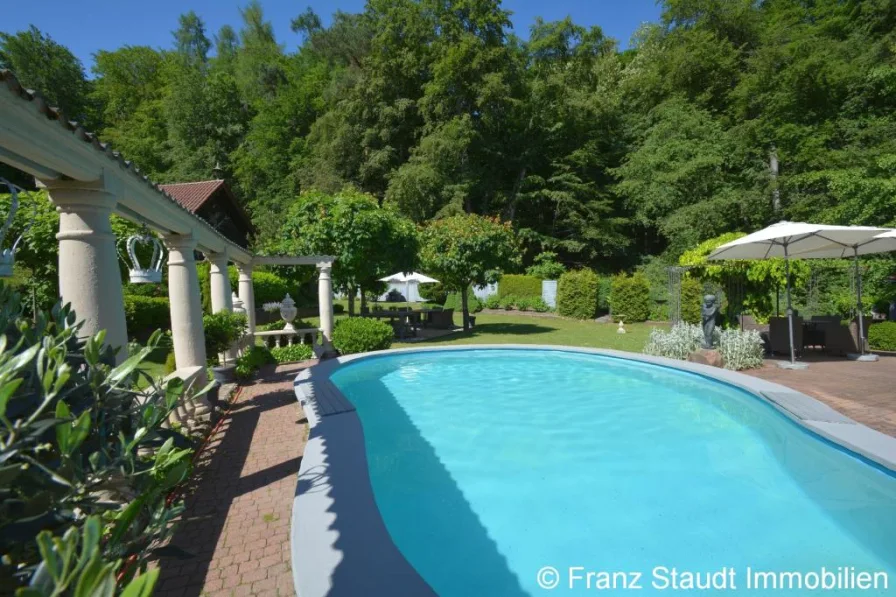 Der Sommer kann kommen... - Haus kaufen in Glattbach - Villa mit traumhafter Gartenanlage in wunderschöner Waldrandlage