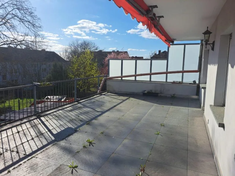 Sonnige Dachterrasse - Büro/Praxis mieten in Aschaffenburg - Moderne Büroräume mit Dachterrasse in Aschaffenburg