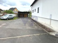 seitliche Zufahrt Carport