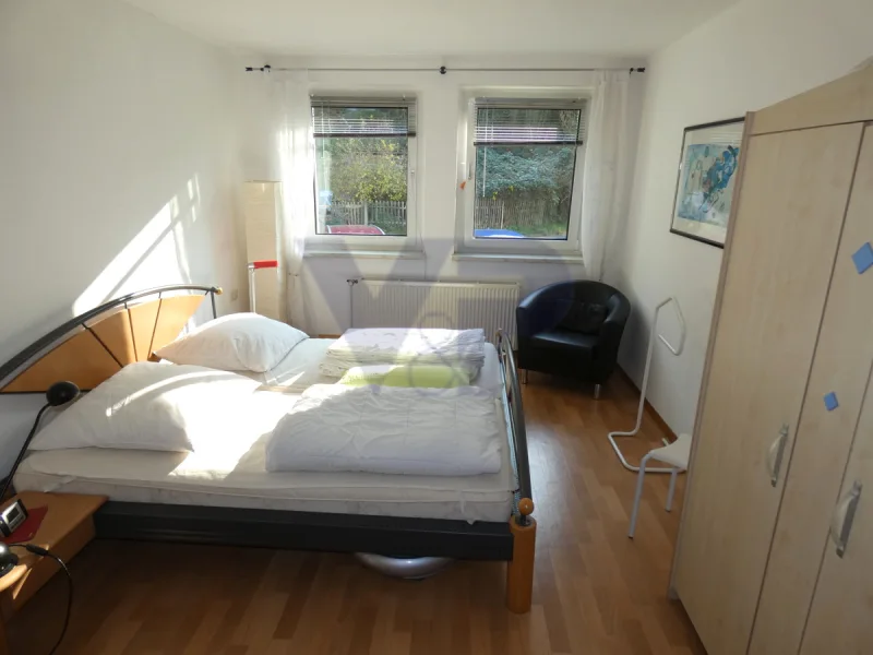 Schlafzimmer links