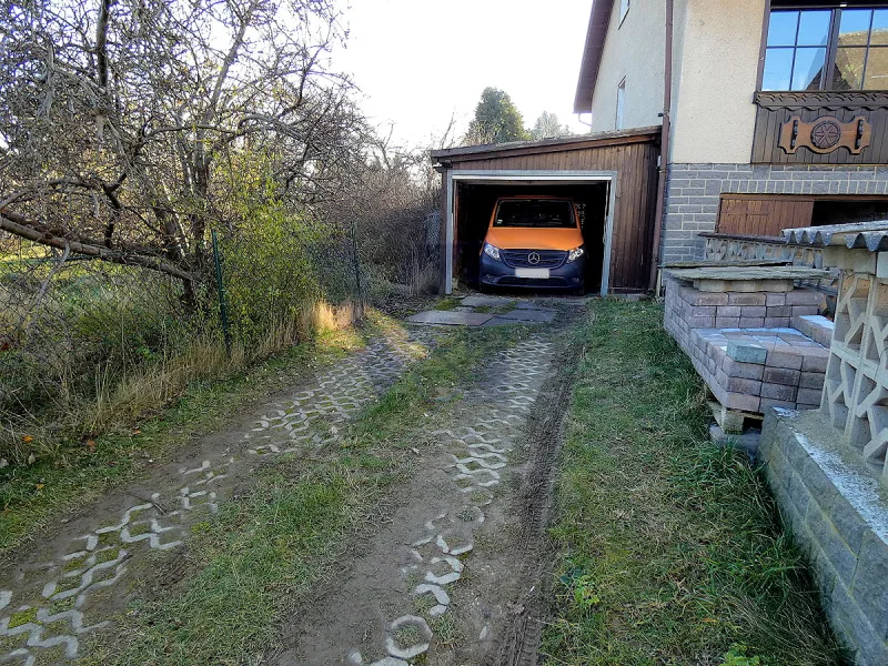 Zufahrt Carport