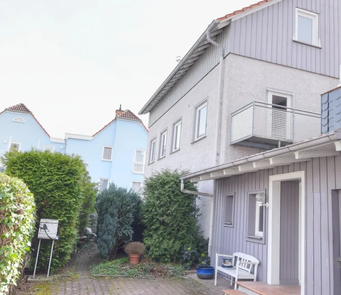 K217 Aussenansicht 6 - Haus kaufen in Friedrichsdorf - Renditestarke Mehrfamilienhäuser mit 5 Wohneinheiten und vielen Möglichkeiten