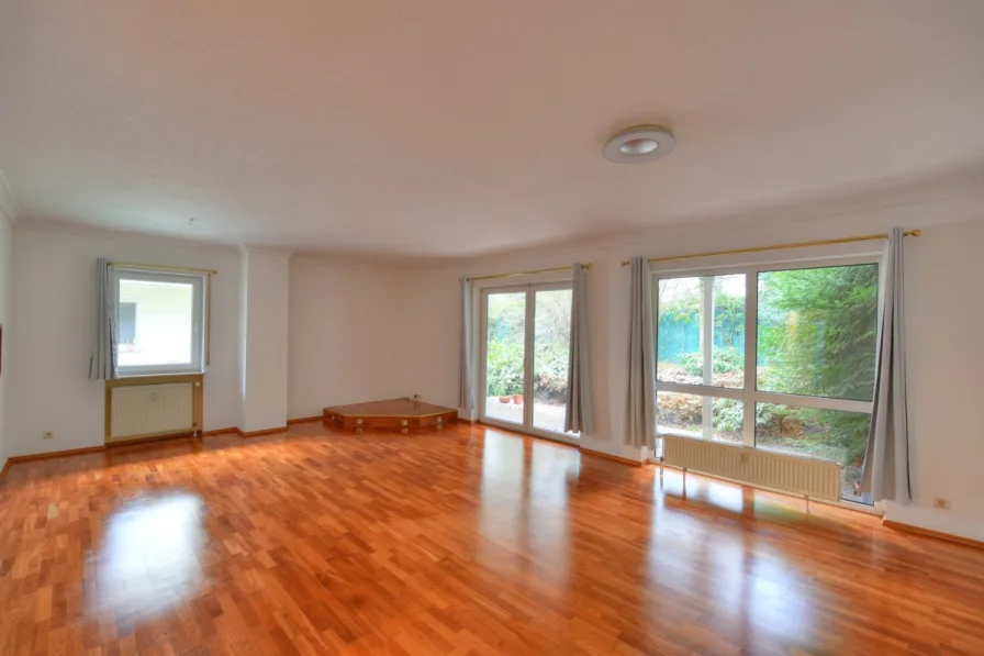 M203 Wohnzimmer mit Terrasse - Wohnung mieten in Kronberg im Taunus - Terrassenwohnung im Kronberger Malerviertel