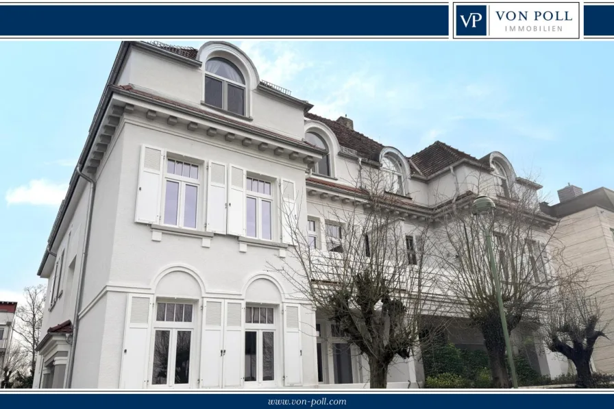 Außenansicht-Logo - Haus kaufen in Frankfurt am Main - Wunderschöner Altbau im Dichterviertel – Stilvolles Dreifamilienhaus mit Garten und Skylineblick