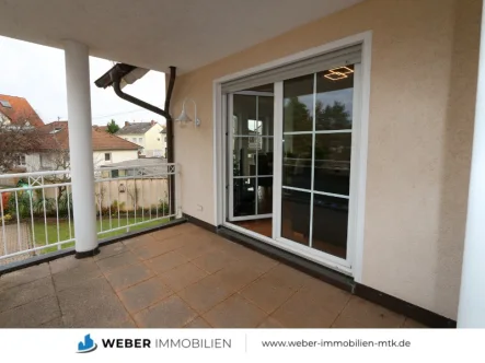 Balkon groß - Wohnung mieten in Hattersheim am Main - Wunderschöne Wohnung (MÖBLIERT) mit KAMIN, zwei SONNEN-Balkonen, TGL-Bad und schicker EBK