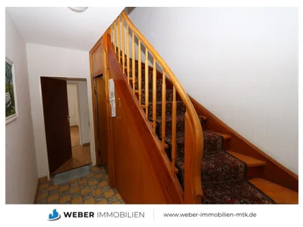 Treppenhaus - Grundstück kaufen in Hattersheim am Main - ++ Entwicklungsgrundstück für MFH mit 6 WE und ca. 452 qm Wohnfläche möglich ++