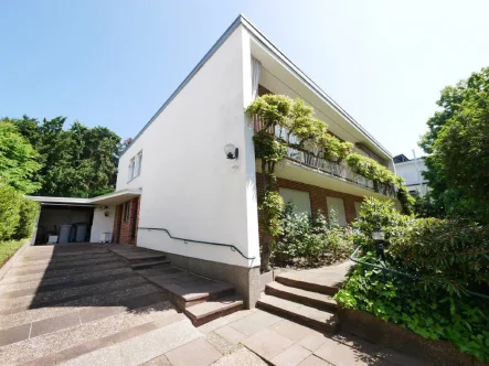 Bild1 - Haus kaufen in Wiesbaden - Traumlage Riederberg - 2-Fam.-Haus in sehr guter Halbhöhenlage