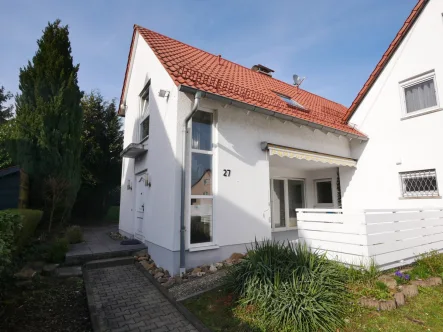 Außenansicht - Haus kaufen in Wiesbaden - Toplage "Eigenheim" - Doppelhaushälfte in sehr begehrter und ruhiger Wohnlage
