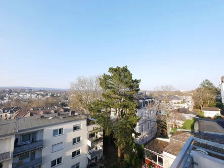 Ausblick vom Balkon - Wohnung kaufen in Wiesbaden - Wohnen mit Stadtblick - großzügige 3 Zi.-Eigentumswohnung in zentraler Lage