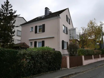 6802 (18) - Haus kaufen in Wiesbaden - "Freigestellt"Zweifamilienhaus in beliebter Lage von Bierstadt