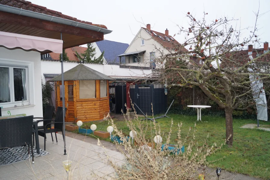 eigener Garten - Haus kaufen in Mörfelden - Haus mit Terrasse und eigenem Garten, derzeit vermietet