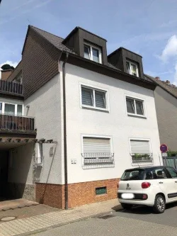 Straßenansicht - Zinshaus/Renditeobjekt kaufen in Bischofsheim - solide vermietet