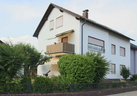 Aussenansicht - Wohnung mieten in Niederdorfelden - Gemütliche 4-Zimmer-Dachgeschosswohnung in ruhiger Wohnlage