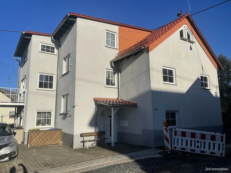 Startbild - Haus kaufen in Bad Schwalbach / Lindschied - Großzügiges, Mehrfamilienhaus zzgl. Nebengebäude in Lindschied zu verkaufen