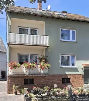 Titelbild - Haus kaufen in Weyer - Großzügiges Zweifamilienhaus mit Scheune und Nebengebäude zu verkaufen