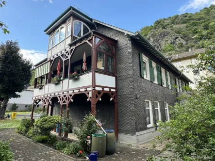 Ansicht - Haus kaufen in Kaub - Schönes, großzügiges Zweifamilienhaus mit Ferienwohnung auf einem 999 m² großen Grundstück