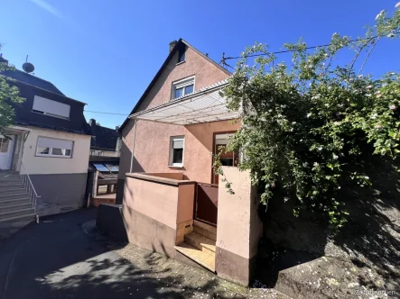 Ansicht - Haus kaufen in Lorch - Gemütliches, renovierungsbedürftiges Einfamilienhaus