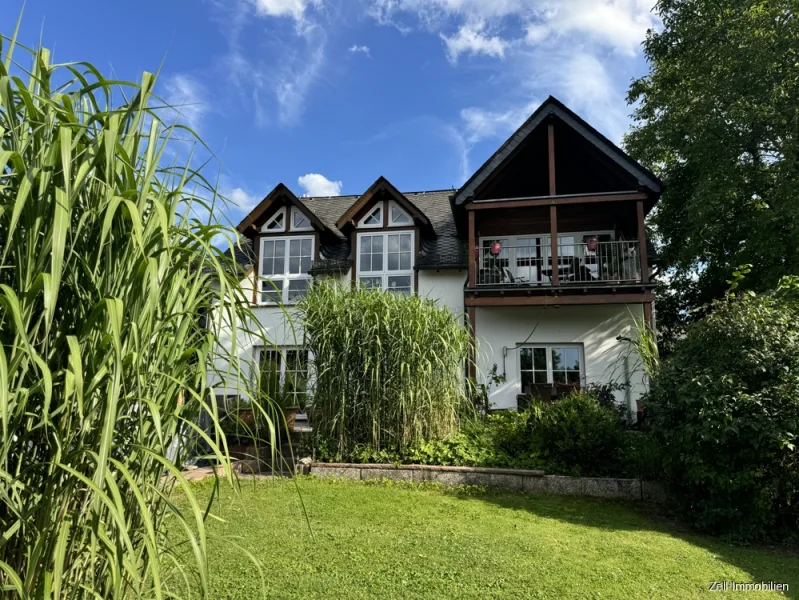 Titelbild - Haus kaufen in Weisel - Schönes, großzügiges Einfamilienhaus mit Garten und Garage in Weisel zu verkaufen