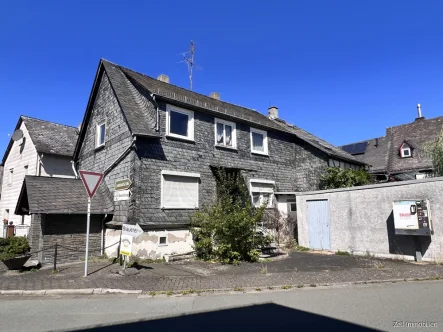 Hausansicht - Haus kaufen in Lorch / Ransel - Sanierungsbedürftiges Einfamilienhaus mit Garage in Ransel