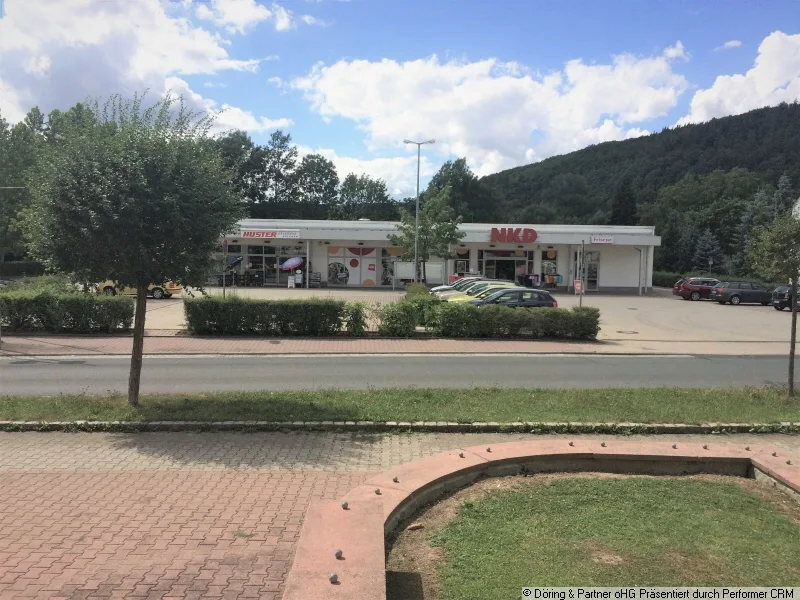 Vorderansicht NKD-Markt - Laden/Einzelhandel mieten in Berga - Ladenfläche im Zentrum der Stadt Berga Elster neben NETTO Markt und Schule