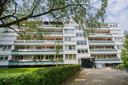 Ost-Ansicht - Wohnung kaufen in Unterhaching - ***Heike Borchers Immobilien***Vermietete Wohnung mit großer Loggia***Kapitalanleger Willkommen***