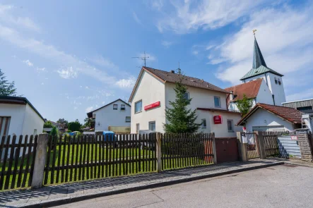 Ansicht von Straße - Grundstück kaufen in Unterhaching - **Heike Borchers Immobilien**Seltene Gelegenheit**Filetstück in Unterhaching**charmantes Grundstück*