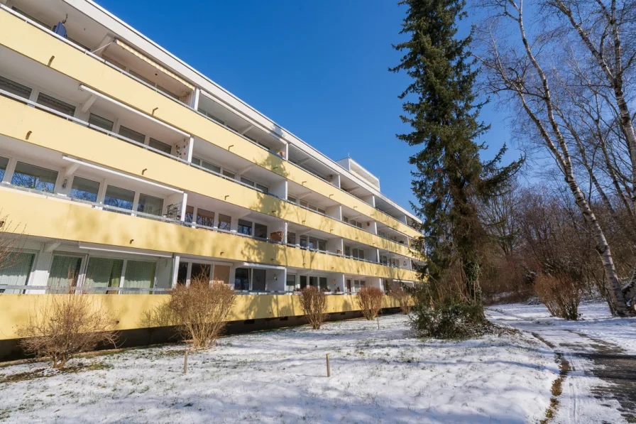 Ansicht Süd - Wohnung mieten in München - ***Heike Borchers Immobilien***Charmante Wohnung mit Blick ins Grüne***