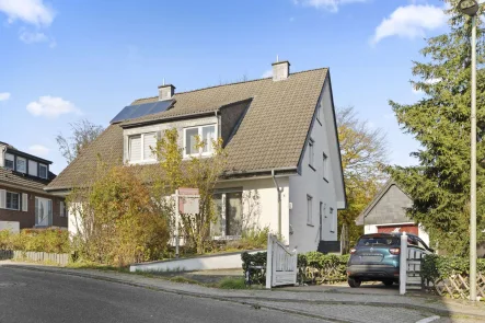 Frontansicht - Haus kaufen in Overath - Ein Traum von einem Haus auf dem Ferrenberg - Ideal für die kleine Familie!