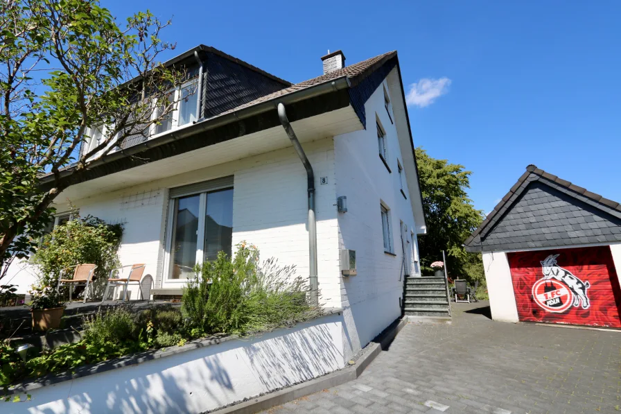 Frontansicht - Haus kaufen in Overath - Ein Traum von einem Haus auf dem Ferrenberg!