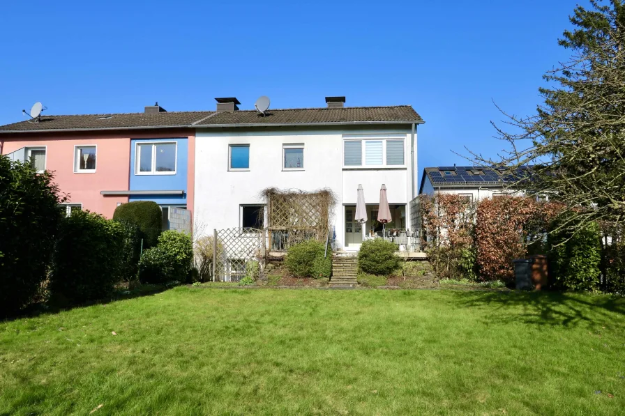 Rückansicht - Haus kaufen in Overath - Ein Zuhause für die ganze Familie im Herzen von Overath!