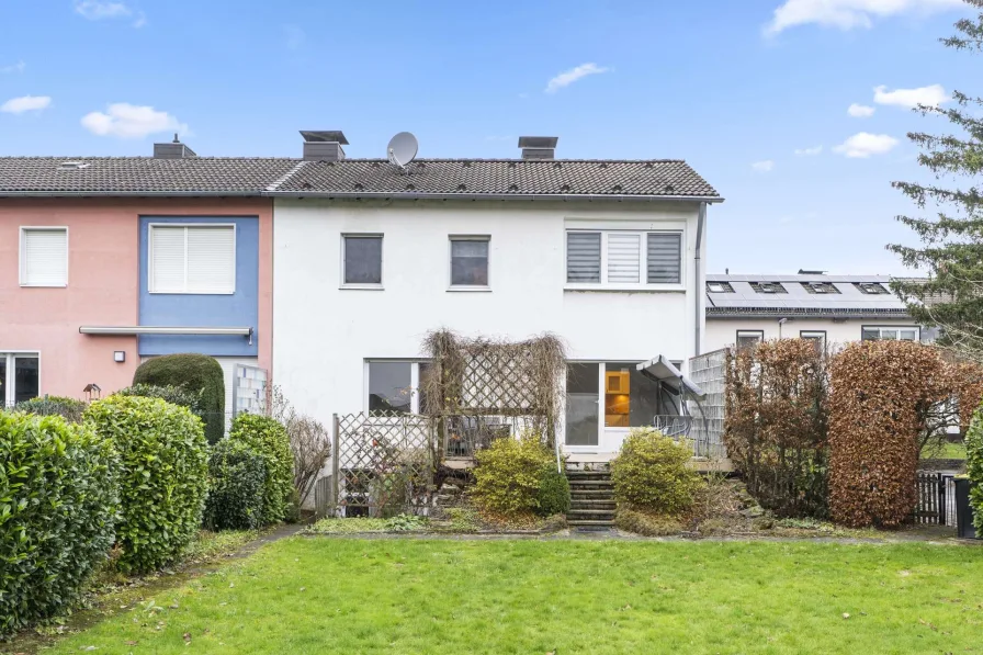 Rückansicht - Haus kaufen in Overath - Ein Zuhause für die ganze Familie im Herzen von Overath!