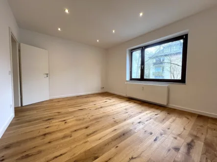  - Wohnung kaufen in Essen - Modernisierte 2-Raum-Wohnung mit Balkon,Wohnküche, neuem Bad & Einbauküche!