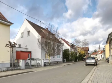 Ansicht - Wohnung kaufen in Ingelheim - Tobias Grünert Immobilien #  gepflegte 4 Zimmerwohnung mit Hof / Garten / Garage