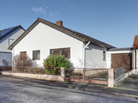 Ansicht - Haus kaufen in Heidesheim am Rhein - Ingelheim Heidesheim # Einfamilienhaus mit 2 Einliegerwohnungen mit tollem Ausblick in den Taunus