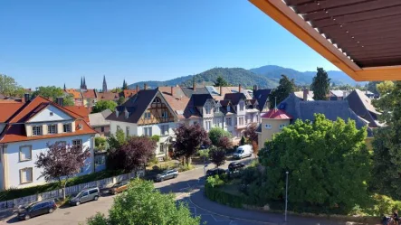 traumhafter Ausblick  - Wohnung kaufen in Freiburg im Breisgau - Einfach und charmant: moderne DG -Wohnung in Jugendstilumgebung