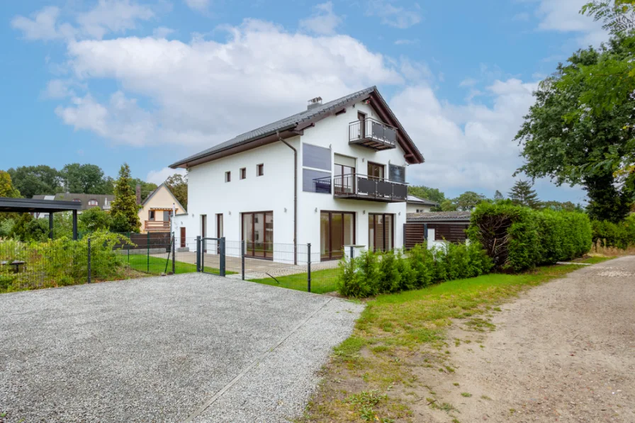  - Haus kaufen in Stahnsdorf - Innovatives Einfamilienhaus auf 3 Ebenen und 208 m² Wohnfläche in Stahnsdorf