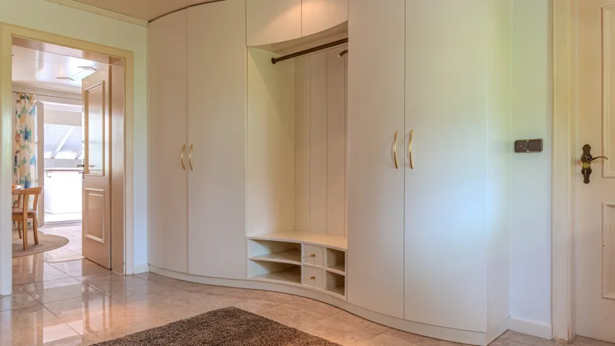 Garderobe schreinergefertigt